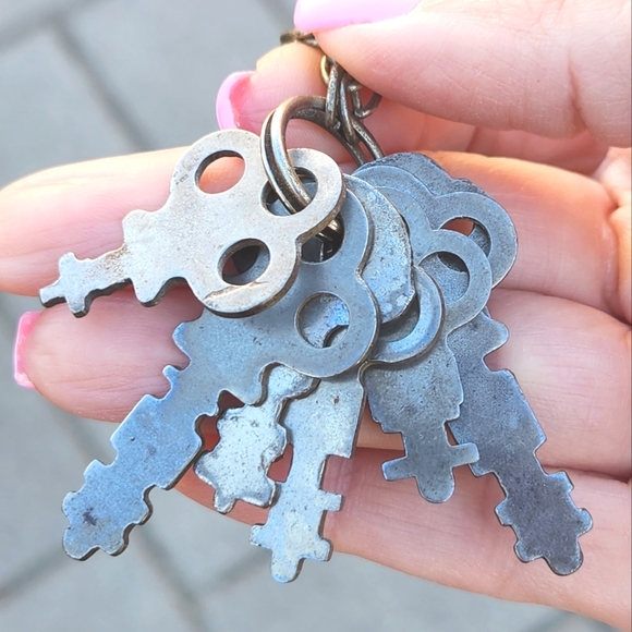 Anthropologie Celtic Cross With 7 Presto Lock Corp NY Keys Steampunk Ornament - Picture 7 of 9